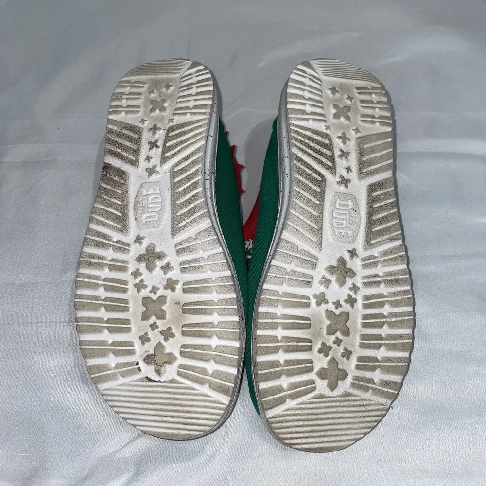 Hey Dude‎ Juinior Size J4 Big Kids Wally Holiday Elf Green and Red Shoes
